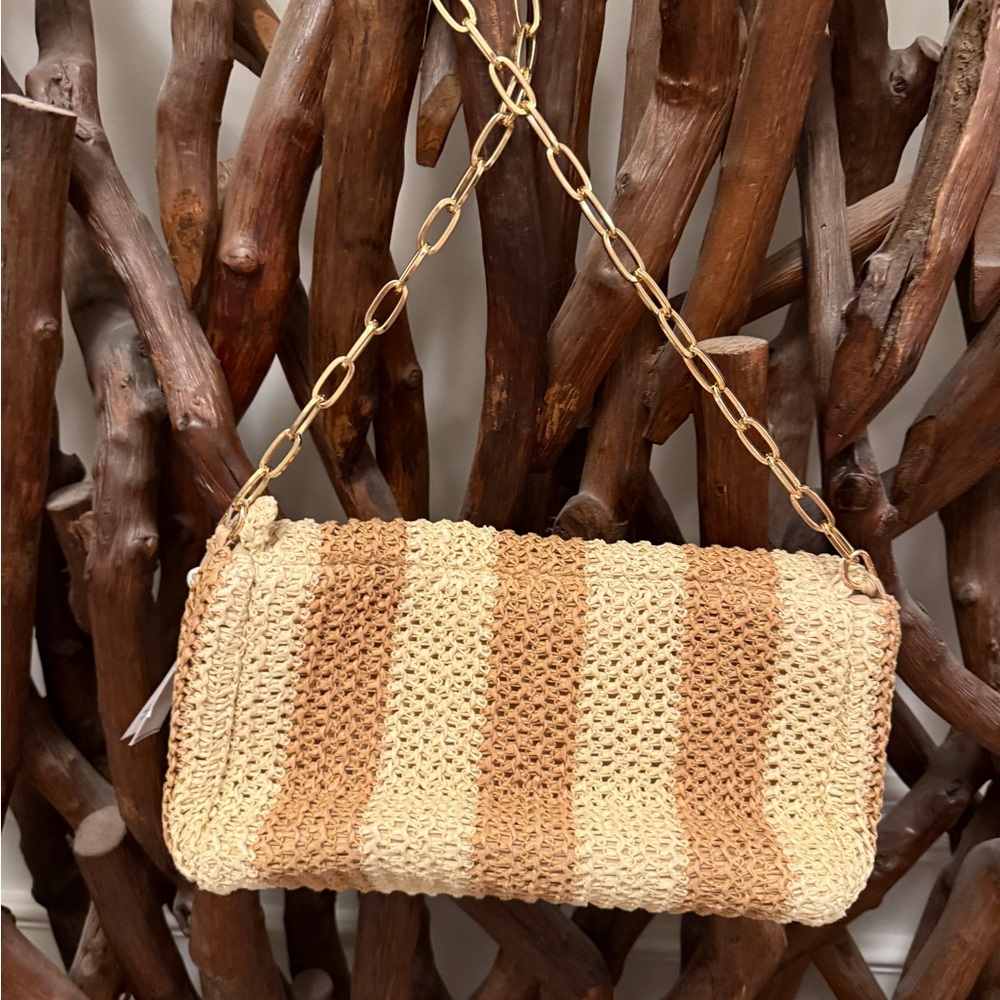 NWT Shiraleah Tan and Cream Woven Shoulder Bag with gold chain - Picture 2 of 4